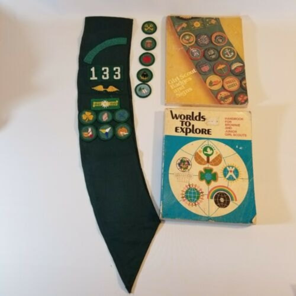 Lot Vintage 60s Girl Scout Sash/Badges & 80s Badge Book and Handbook